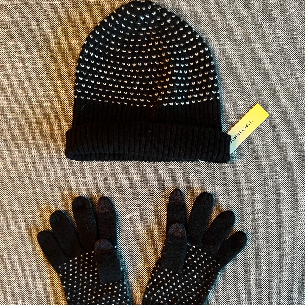 Summersalt cashmere blend knit beanie and gloves with screen touch tips